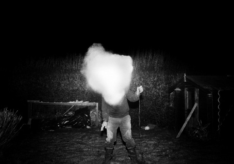 Autoportrait avec jet de farine.jpg